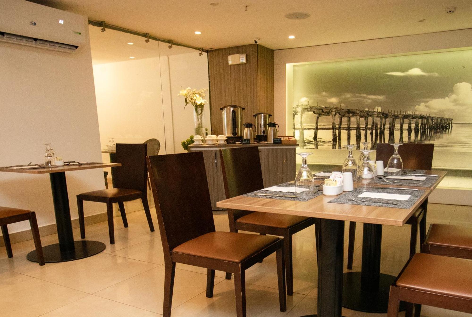 Ramada By Wyndham Panama Via Argentina Hotel Exterior foto